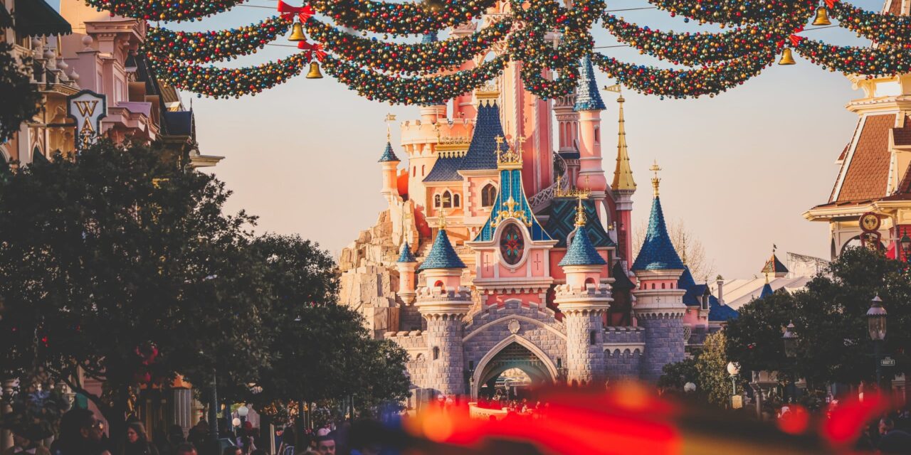 El programa completo de la temporada de Navidad 2024 en Disneyland Paris